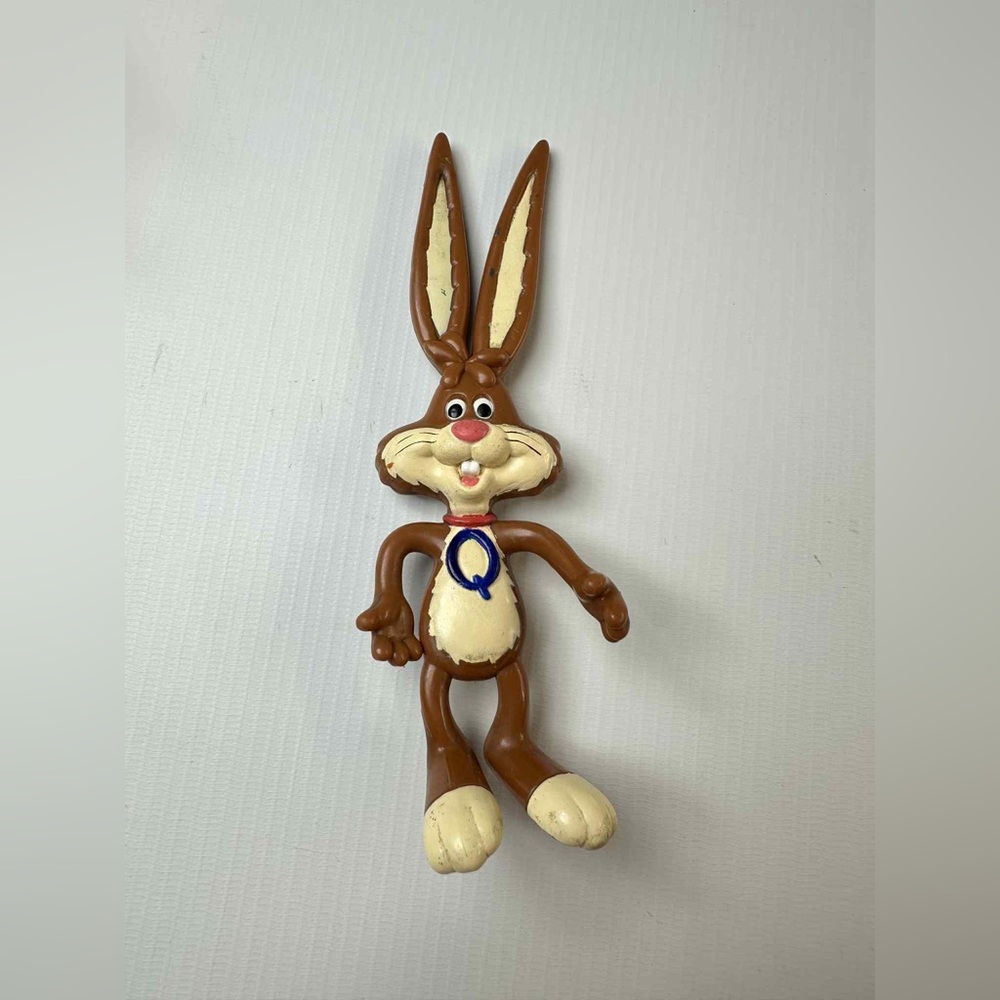 Figurine Nestle Quik Nesquik Bendy Bunny mascot, known as "Quicky".